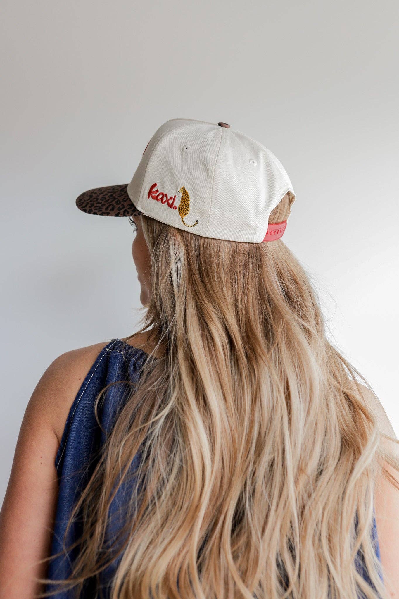 CHEETAH BOW TRUCKER HAT