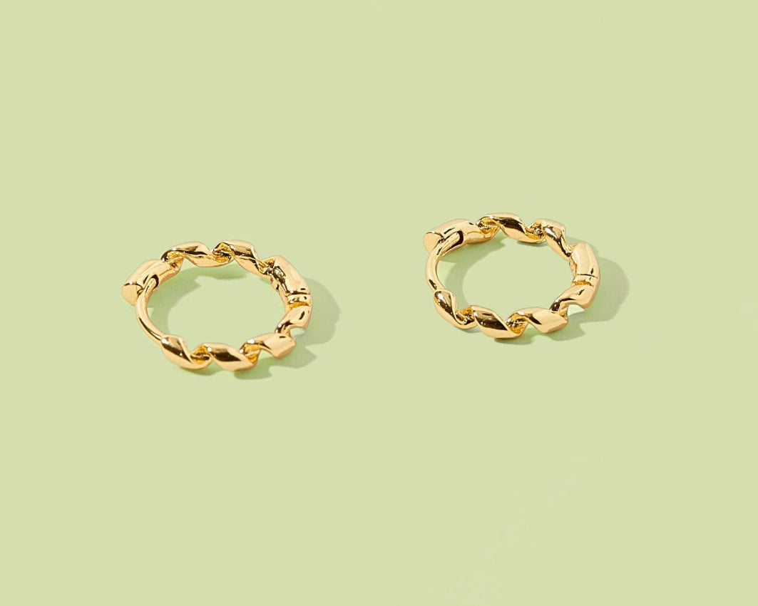 Eliza Twirl Huggie Earrings- Gold