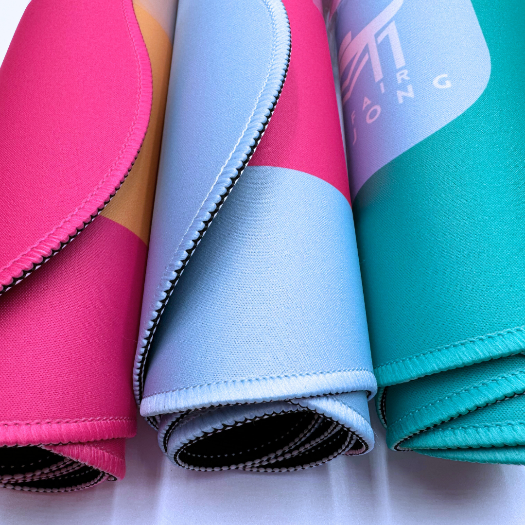 Scalloped Mahjong Mat | Bright Colors | 31" x 31": Pink Center- Blue Scallop