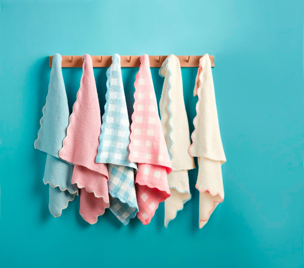 Solid Scalloped Chenille Blanket