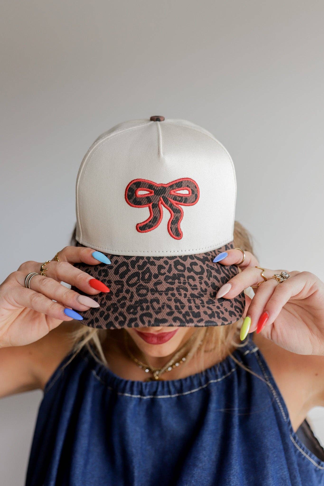 CHEETAH BOW TRUCKER HAT