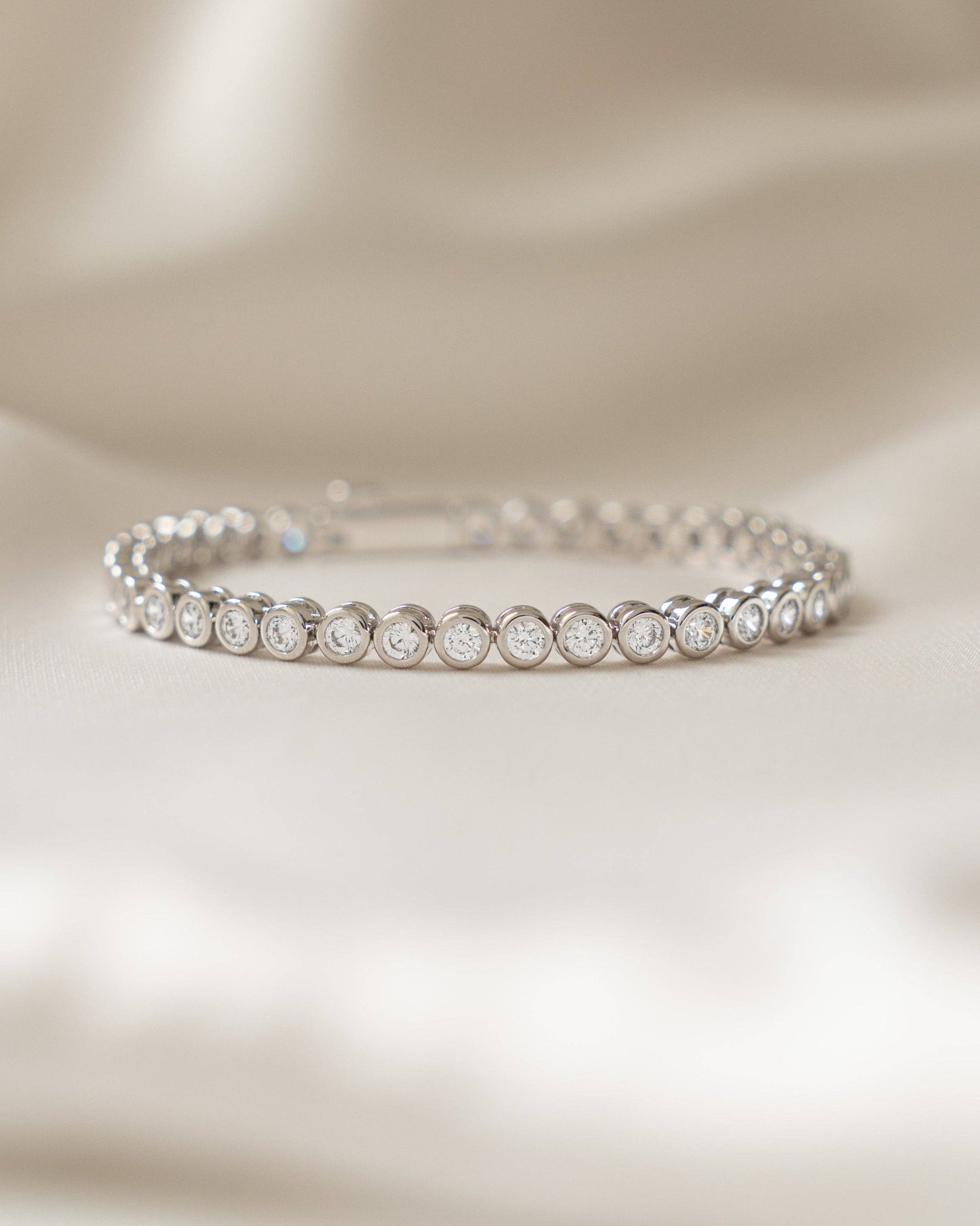3mm Round Bezel Tennis Bracelet: Gold / 6.25"