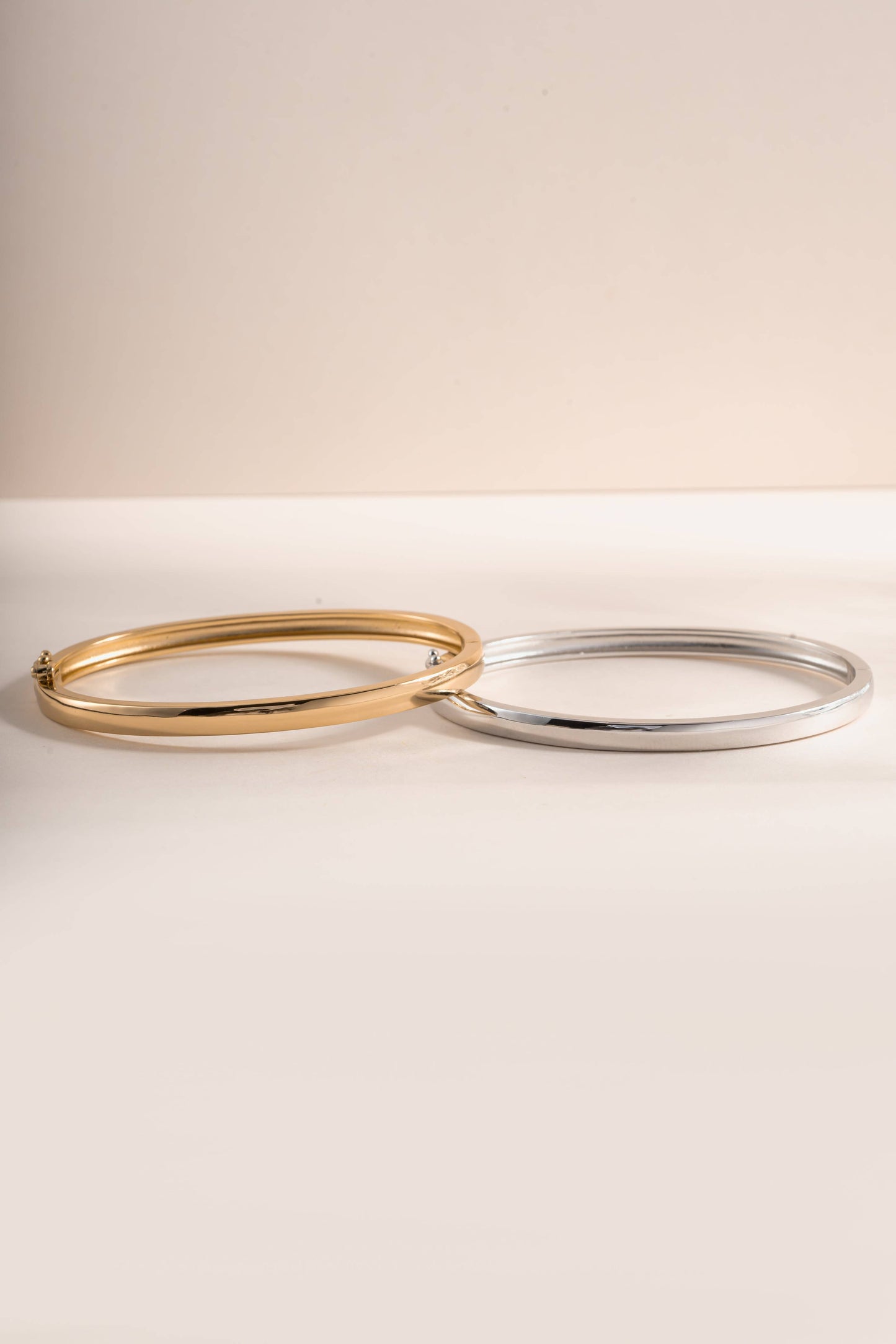 Solid Bangle: 6.75" / Gold