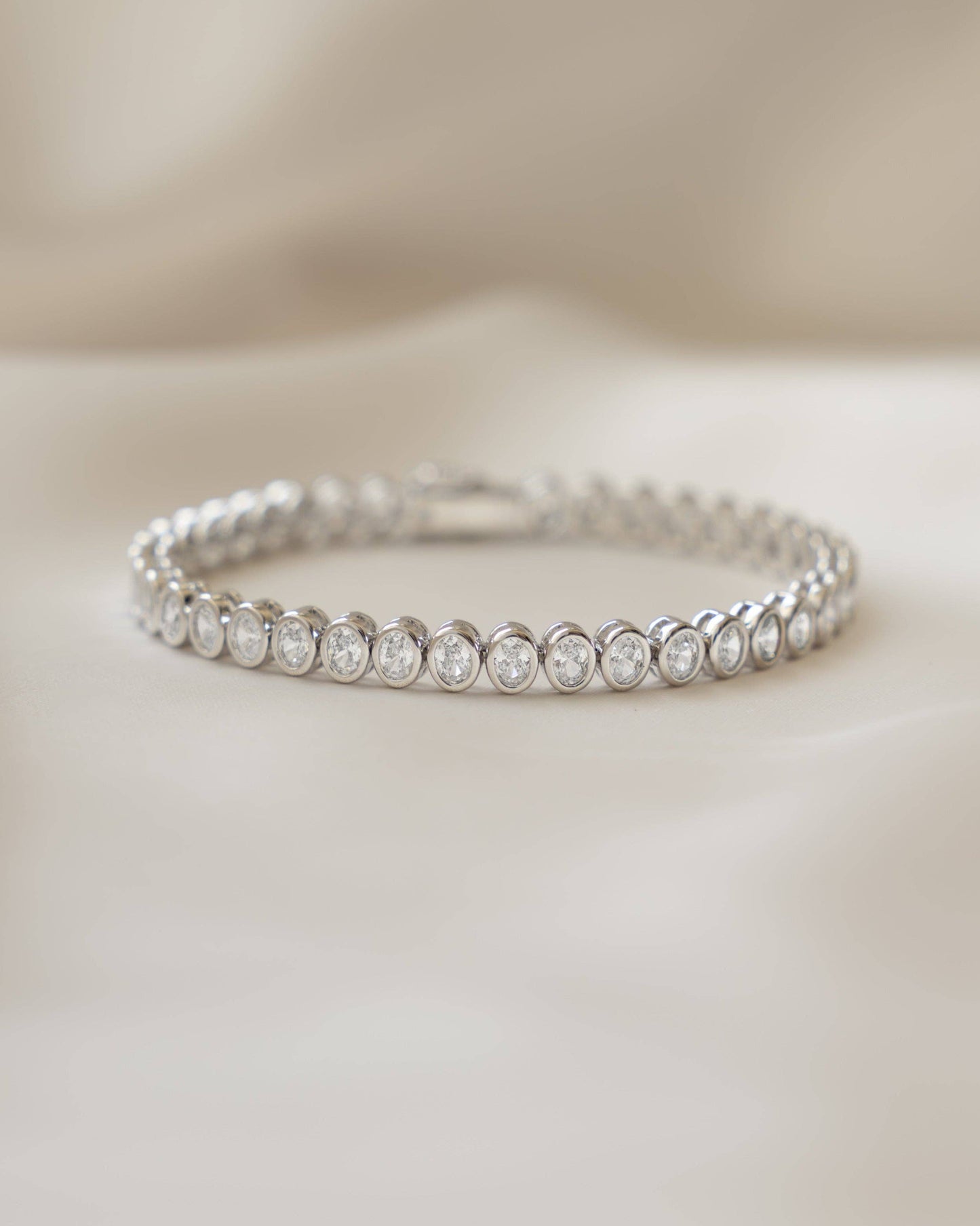 Oval Bezel Tennis Bracelet: Gold / 6.25"