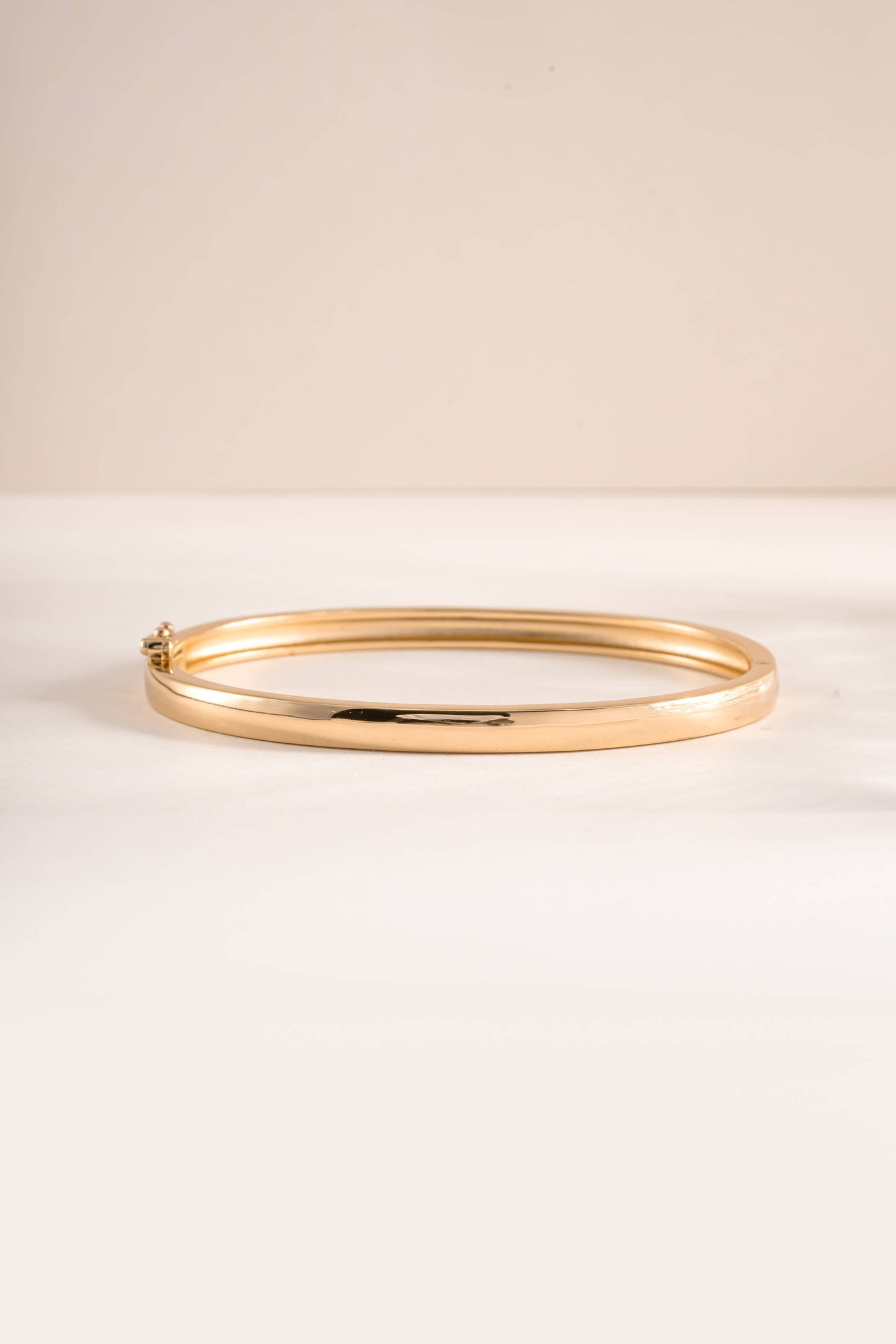 Solid Bangle: 6.75" / Gold