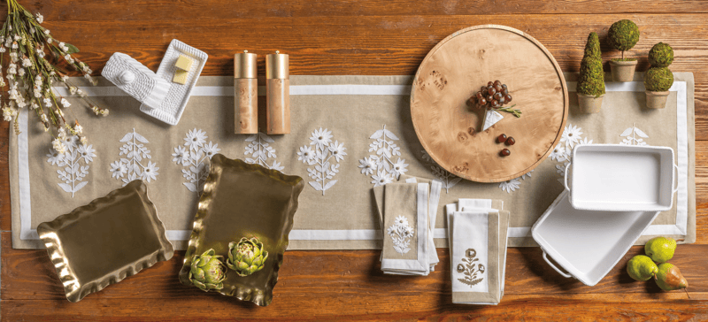 Floral Embroidered Cloth Napkin Set
