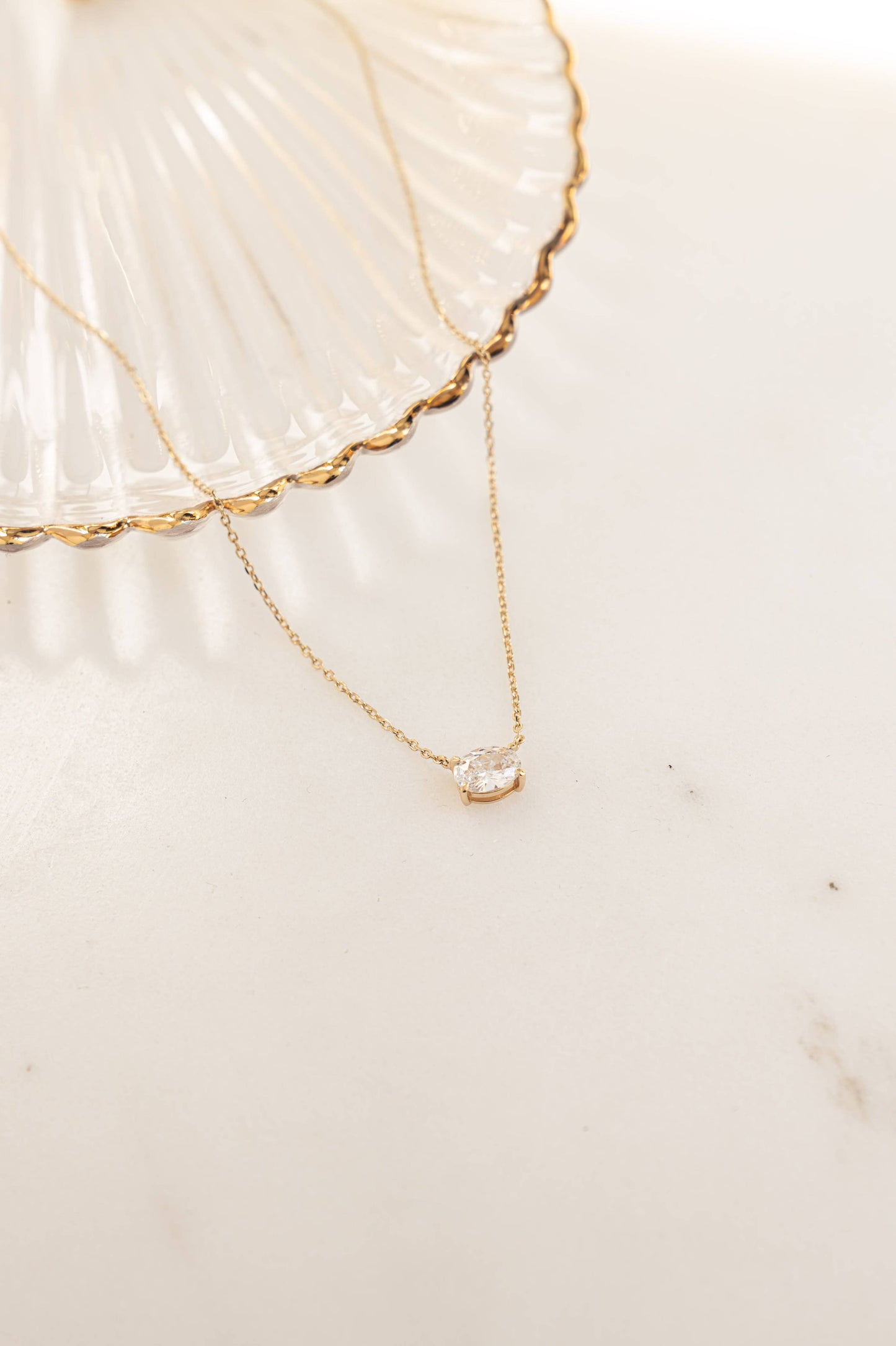 Oval Pendant Necklace: Gold