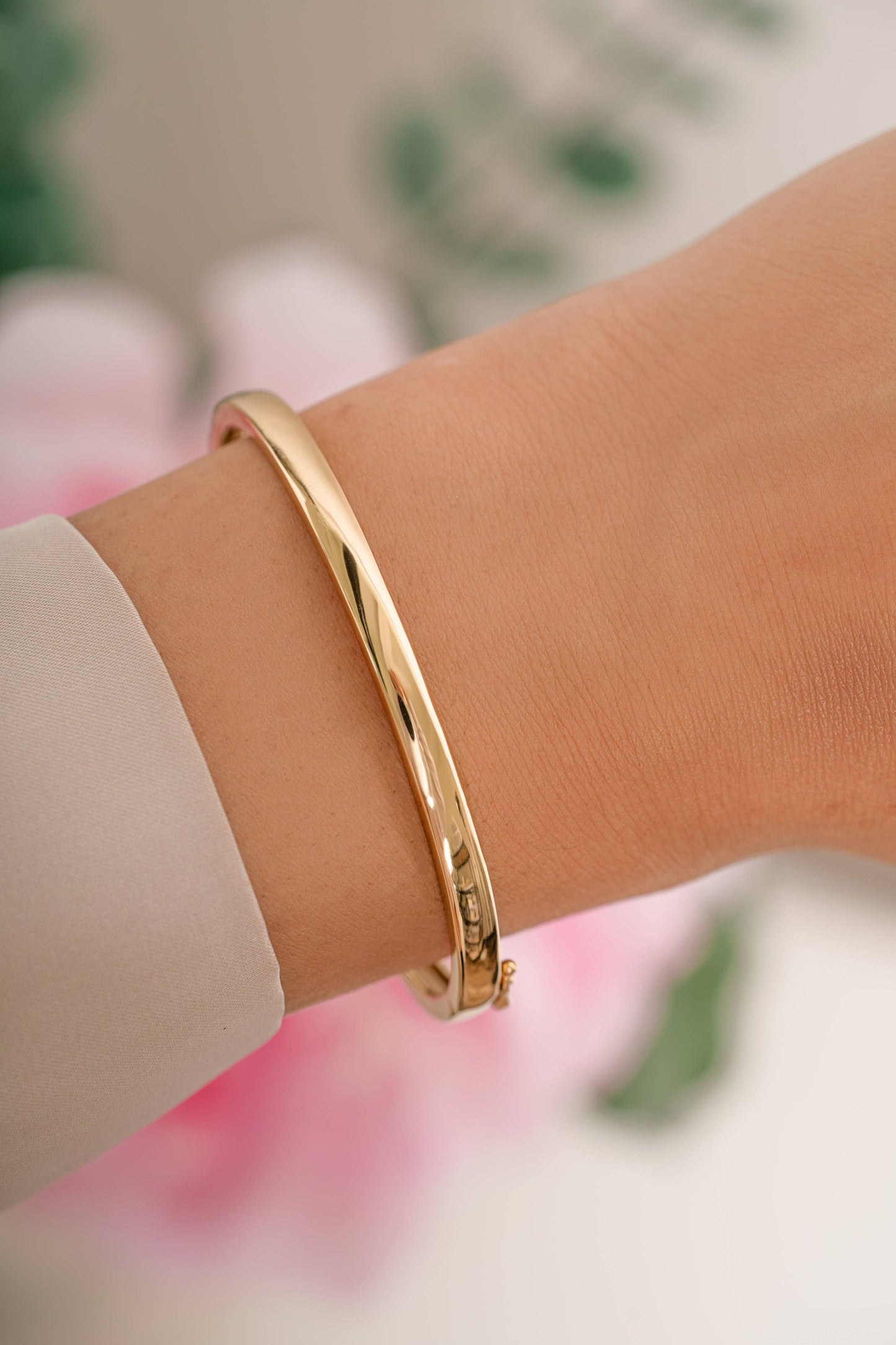 Solid Bangle: 6.75" / Gold