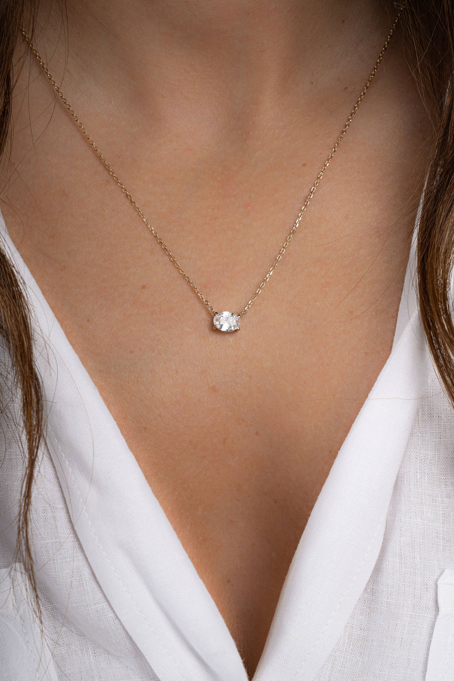 Oval Pendant Necklace: Gold