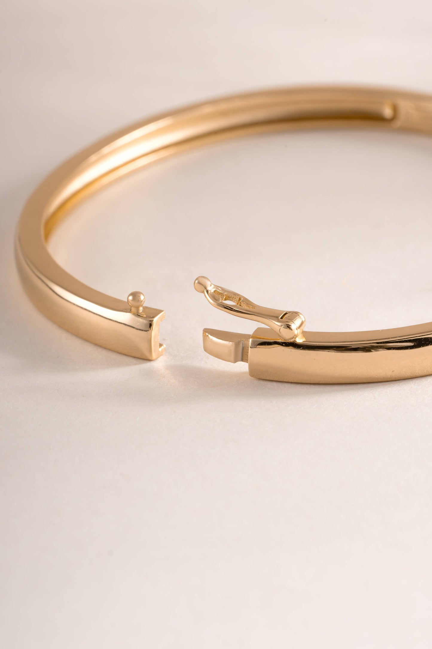 Solid Bangle: 6.25" / Gold