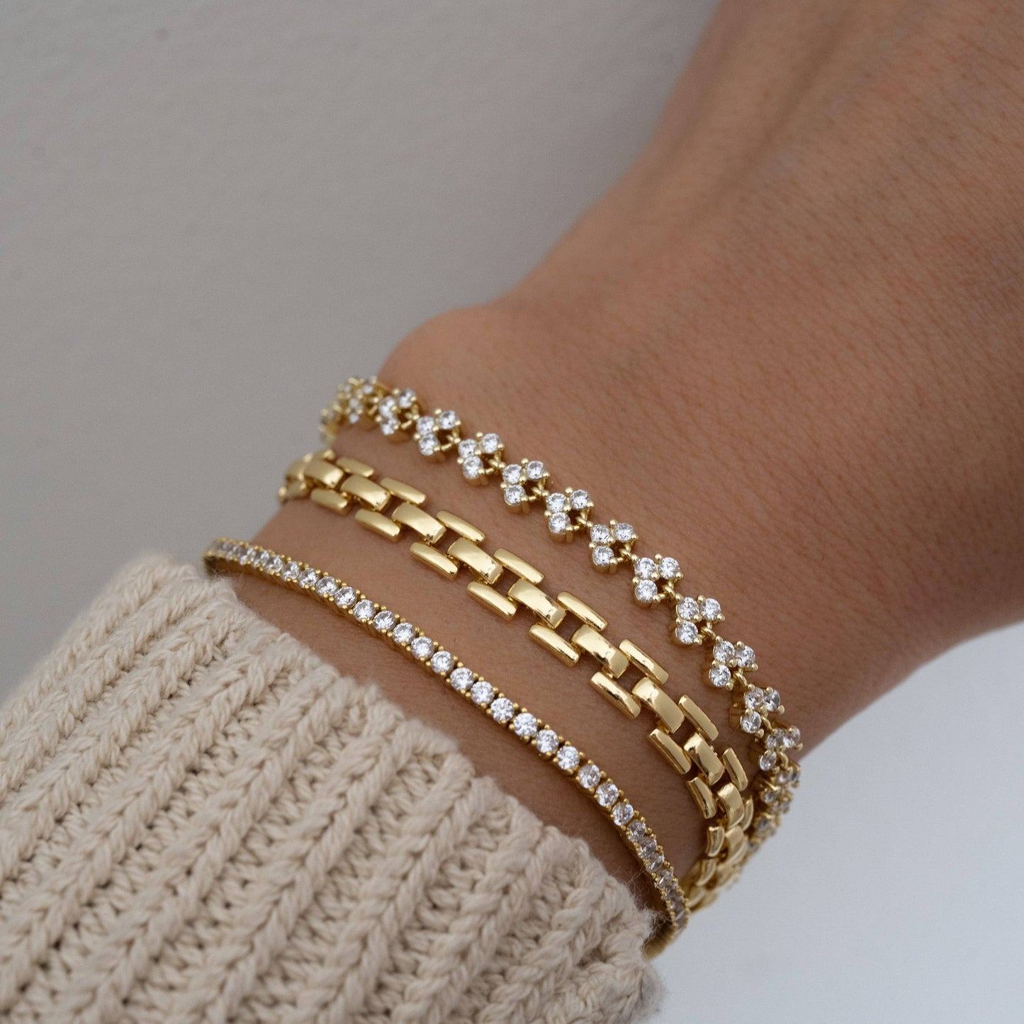 Tennis Bracelet w Latch: 6.75" / Gold