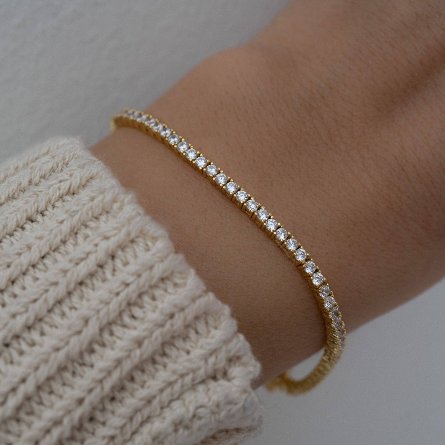 Tennis Bracelet w Latch: 6.75" / Gold
