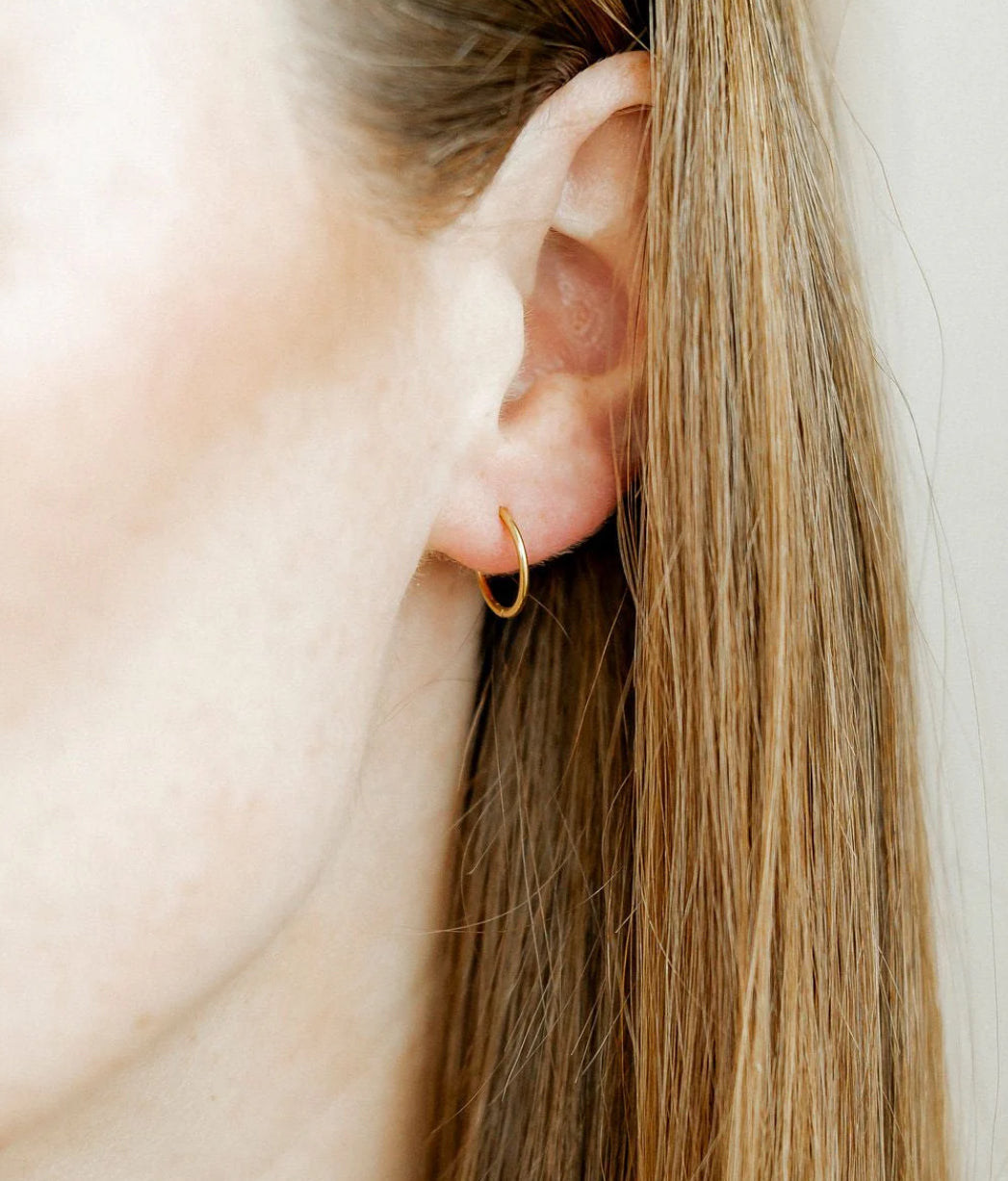 Huggie Infinity Hoop Earrings - Ava Gold 8mm