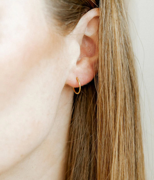 Huggie Infinity Hoop Earrings - Ava Gold 8mm