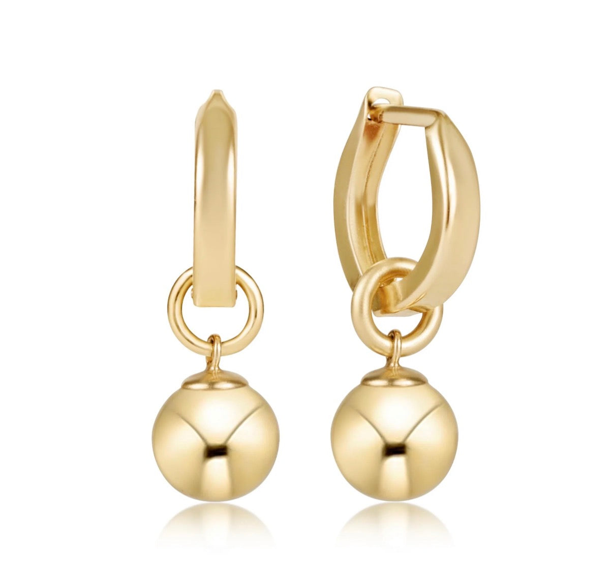 huggie gold 0.5" hoop - classic gold 8mm charm