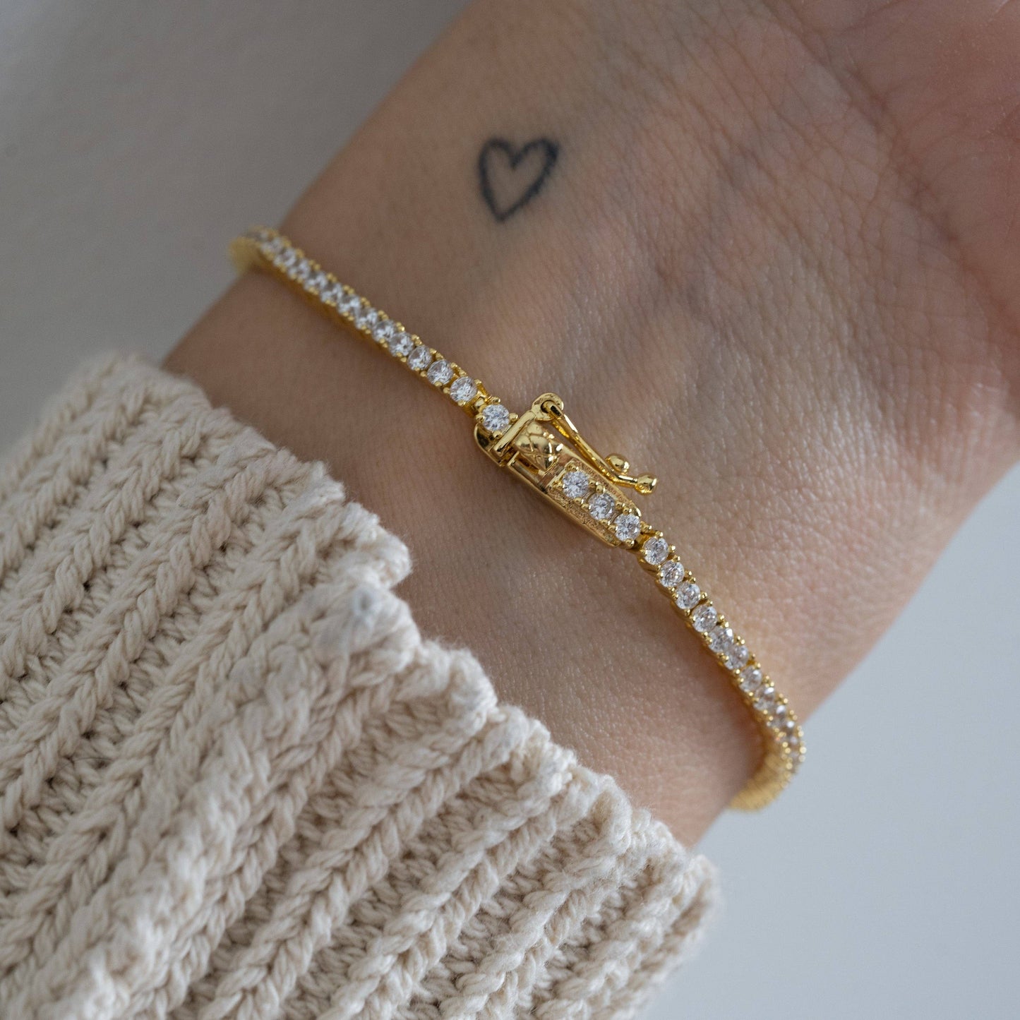 Tennis Bracelet w Latch: 6.75" / Gold