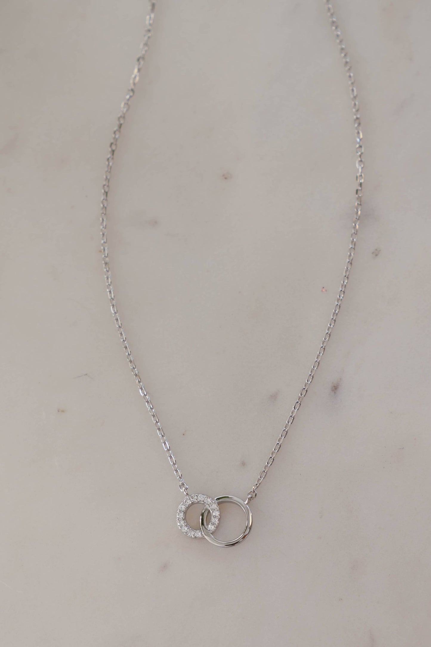 Circle Link Necklace: Gold