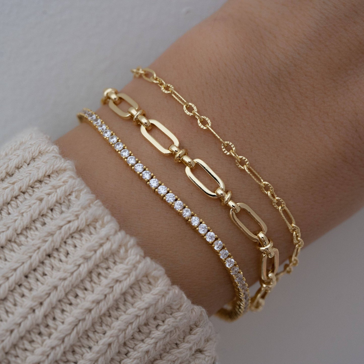 Tennis Bracelet w Latch: 6.75" / Gold