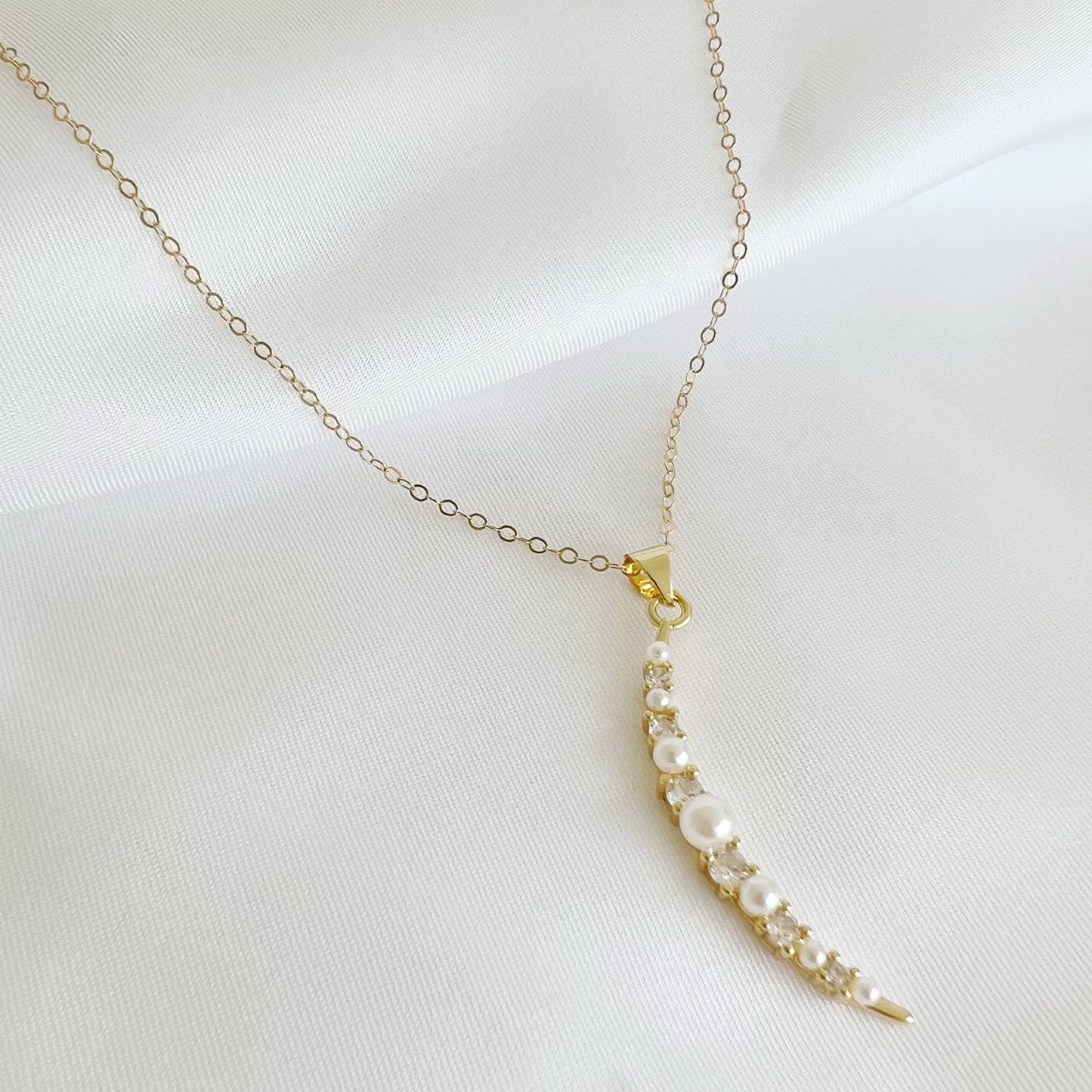 Estrella Pearl Crescent Moon Necklace Gold Filled