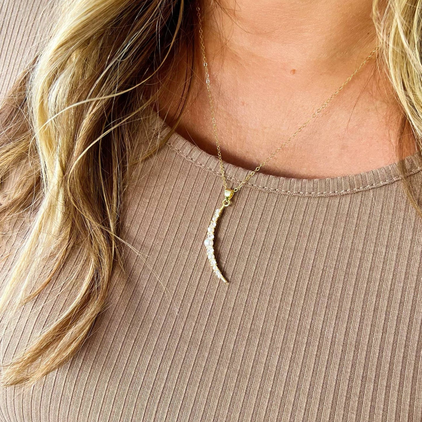 Estrella Pearl Crescent Moon Necklace Gold Filled