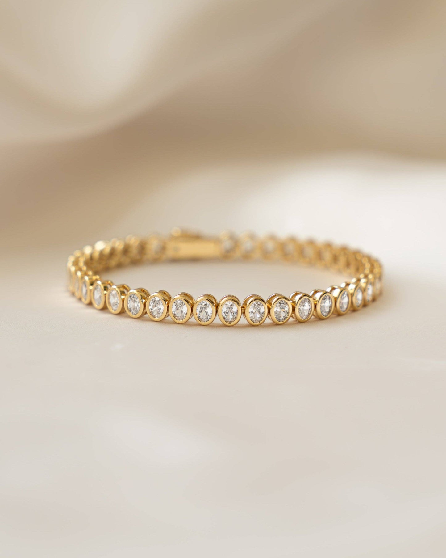 Oval Bezel Tennis Bracelet: Gold / 6.75"