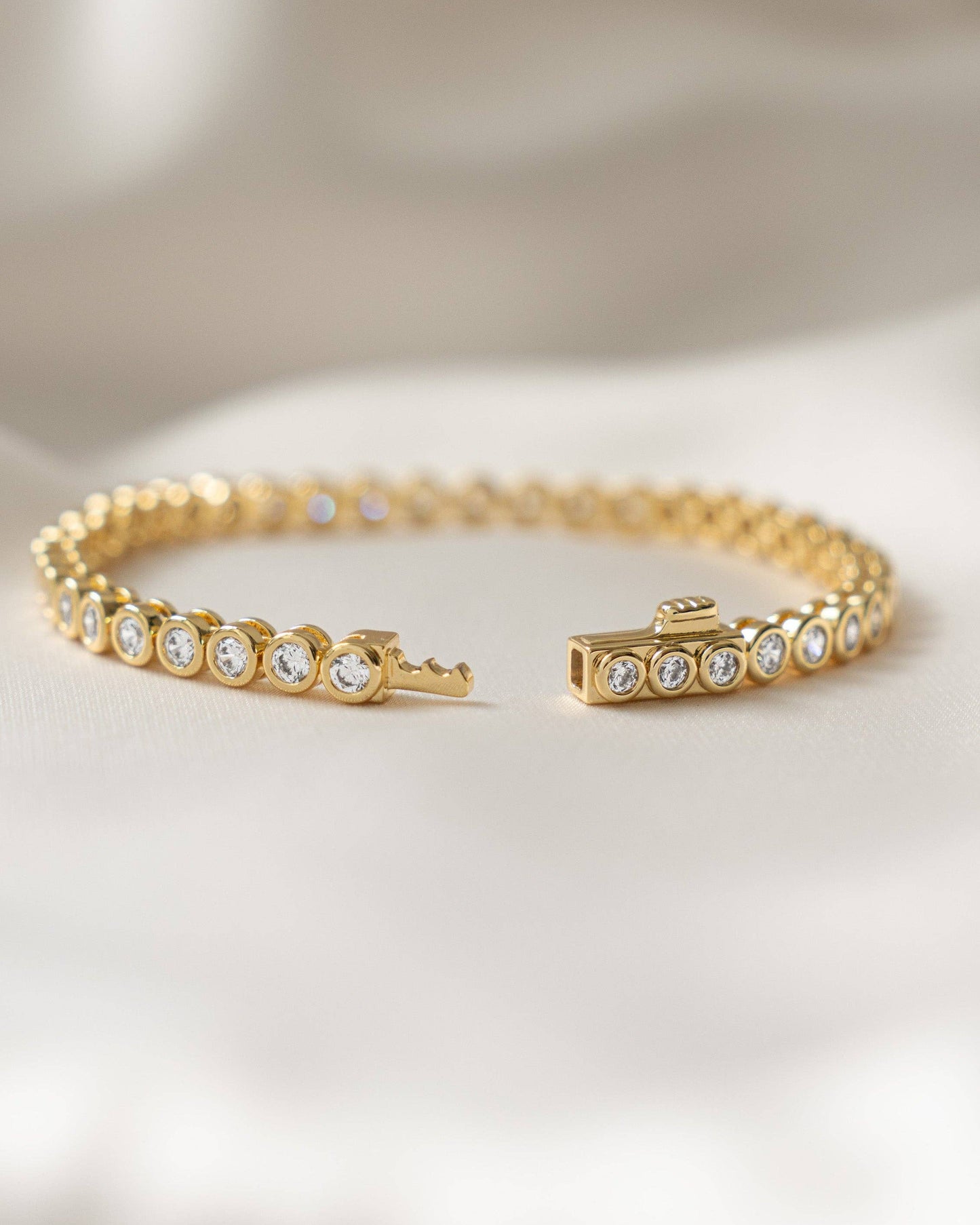3mm Round Bezel Tennis Bracelet: Gold / 6.25"