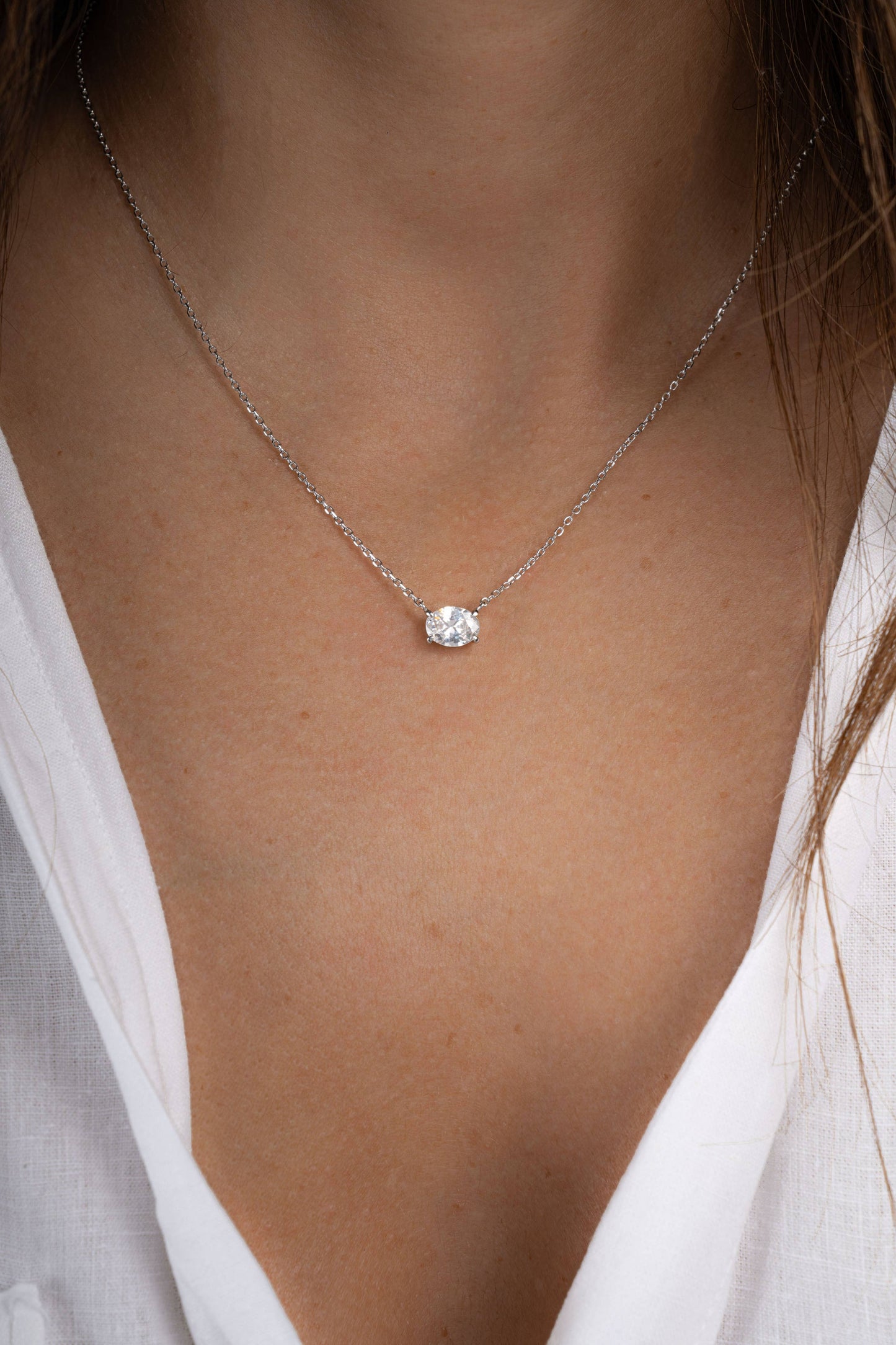 Oval Pendant Necklace: Gold