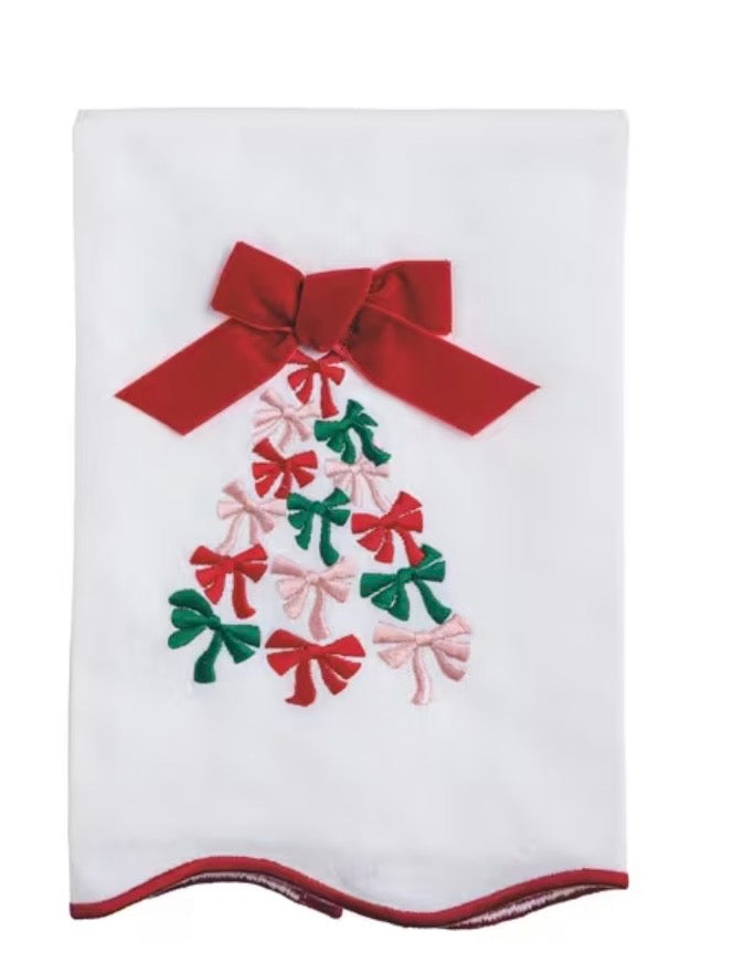 SCALLOP EMBROIDERED TOWEL